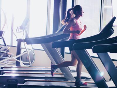 women-jogging-in-fitness_t20_4JVPz2